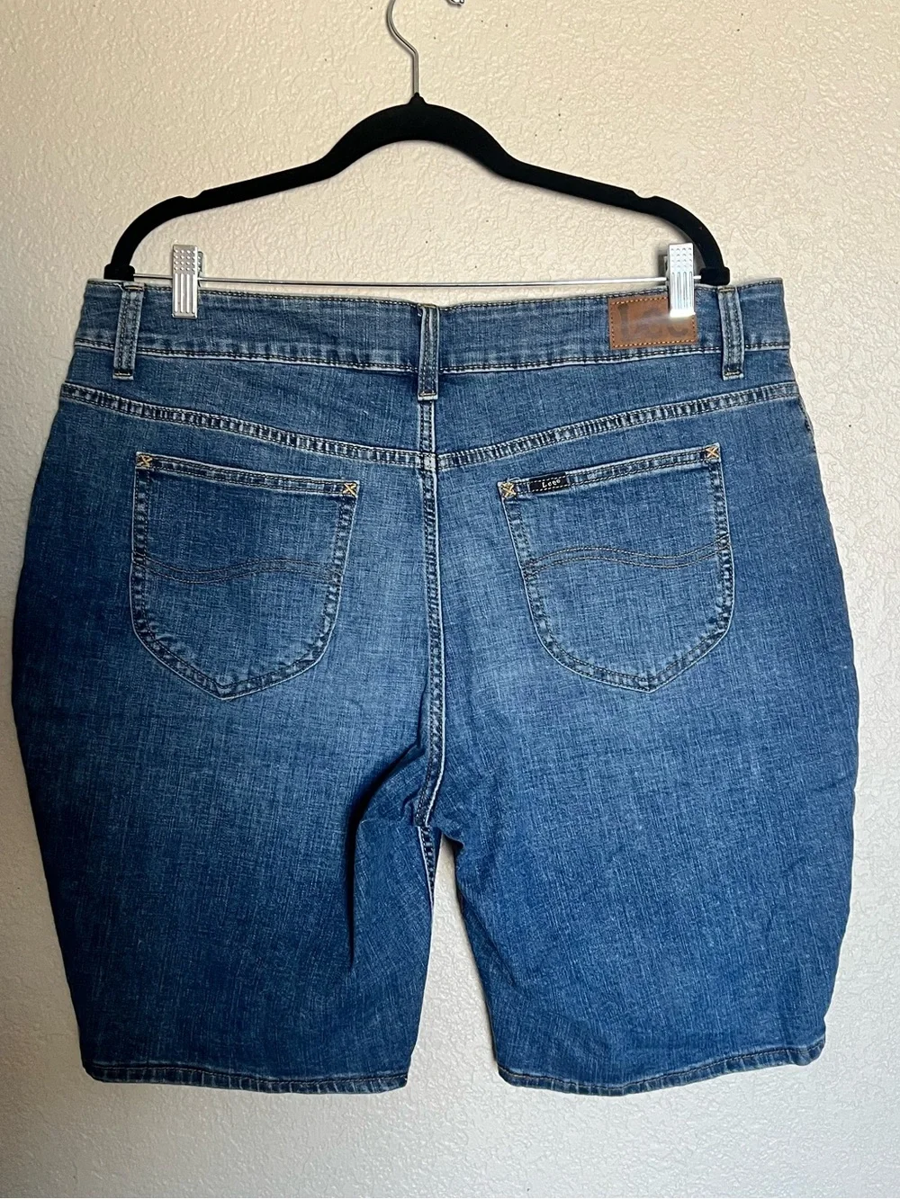 Lee Regular Fit Bermuda Shorts 18W Medium Wash Mid Rise Denim Shorts Plus Size - Picture 3 of 4